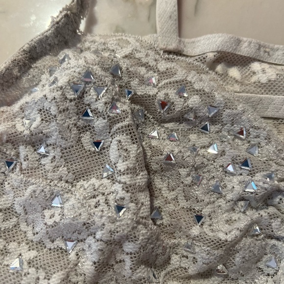 Pink Victoria’s Secret Rhinestone Lace Bralette sz Med color Lt  gray - Picture 4 of 6